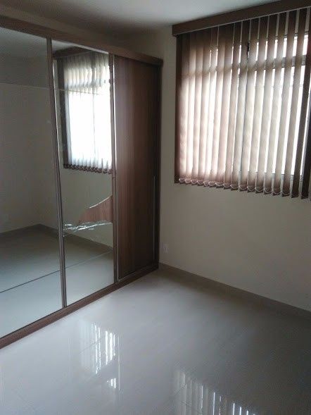 Quarto de hóspedes com guarda-roupa extras...