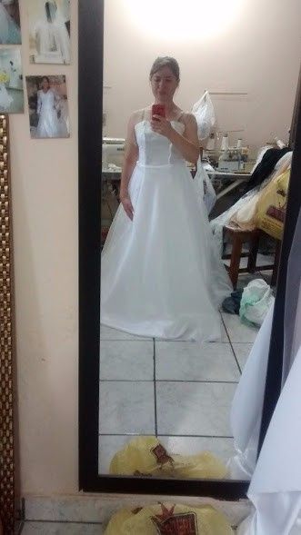 Primeira prova...estrutura do vestido...parte que vai abaixo da saia e das aplicações de renda...