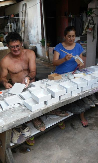 Meus tios trabalhando nas caixinhas