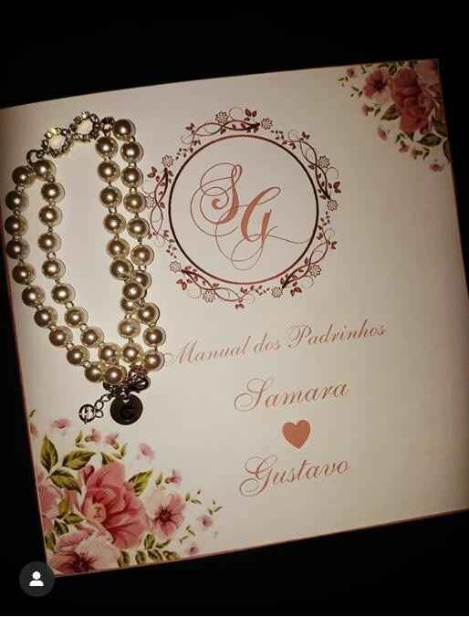 Convite e pulseira.