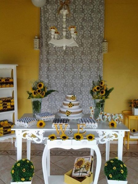 Mesas para o bolo, doces e bem casados