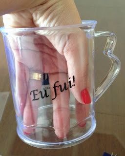 caneca atras