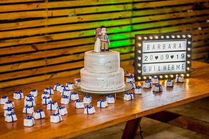 Mesa do bolo, letreiro e bem casados