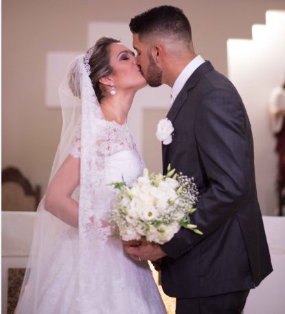 Beijo no altar!