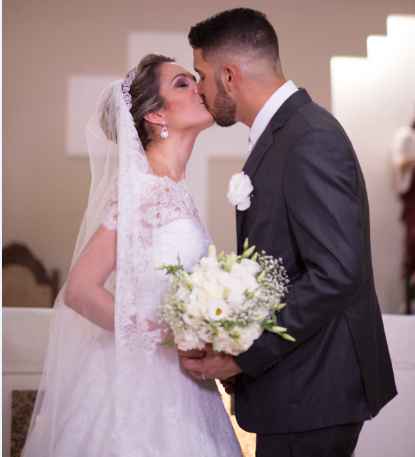 Beijo no altar!
