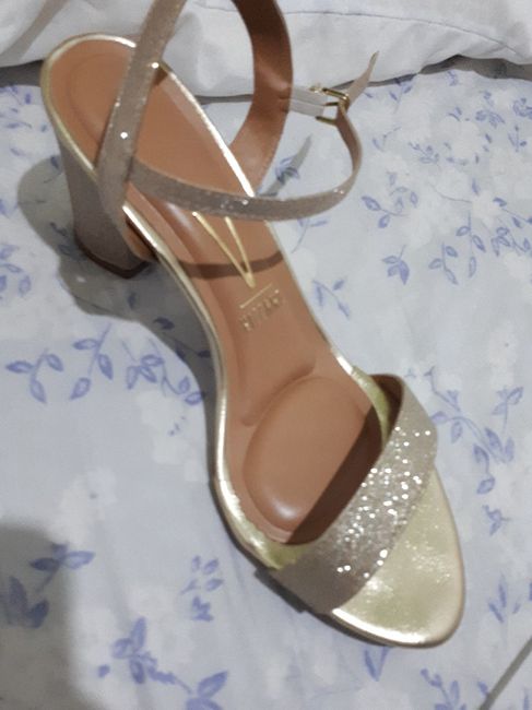 Sapato branco ou dourado? 1