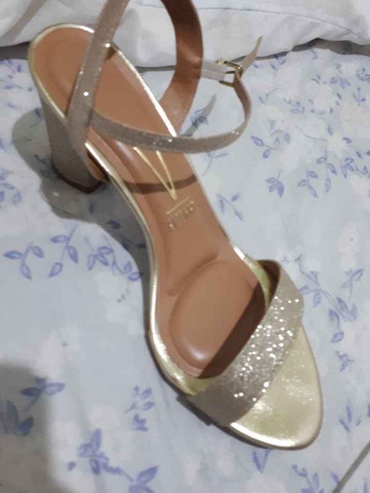Sapato branco ou dourado? - 1