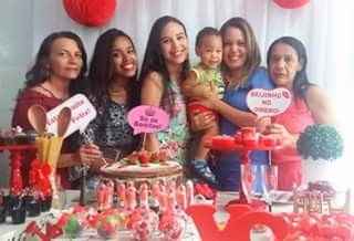 Sabe aquelas amigas/irmãs? São elas! Minha mãe também está na foto.