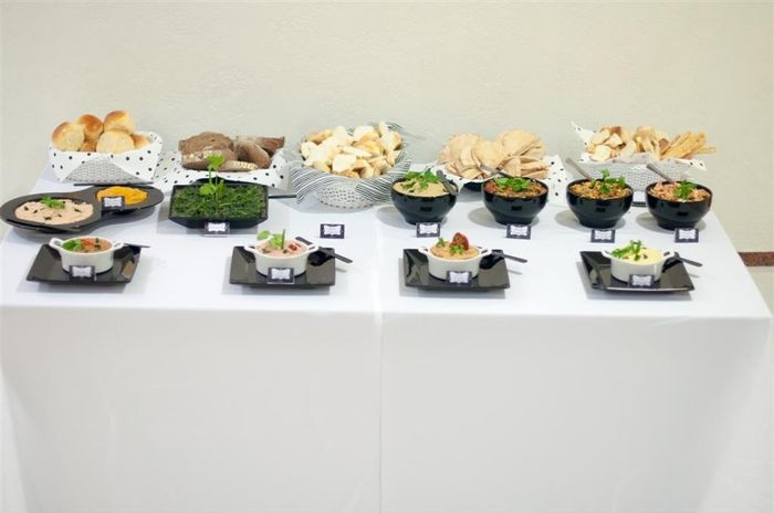 Mesa de comidinhas self service 
