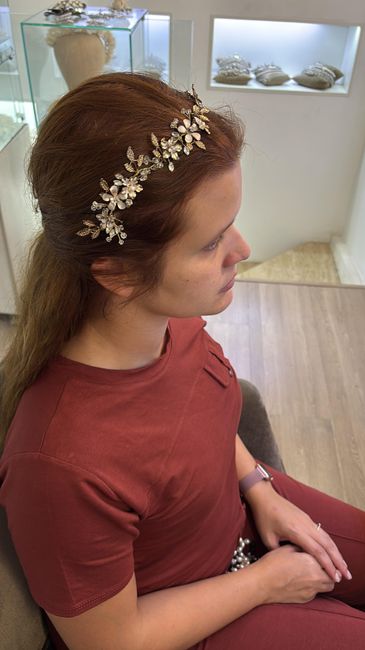 Tiara do Atelie Alessandra Cazzaro que alugarei para o casamento --- liiinda 