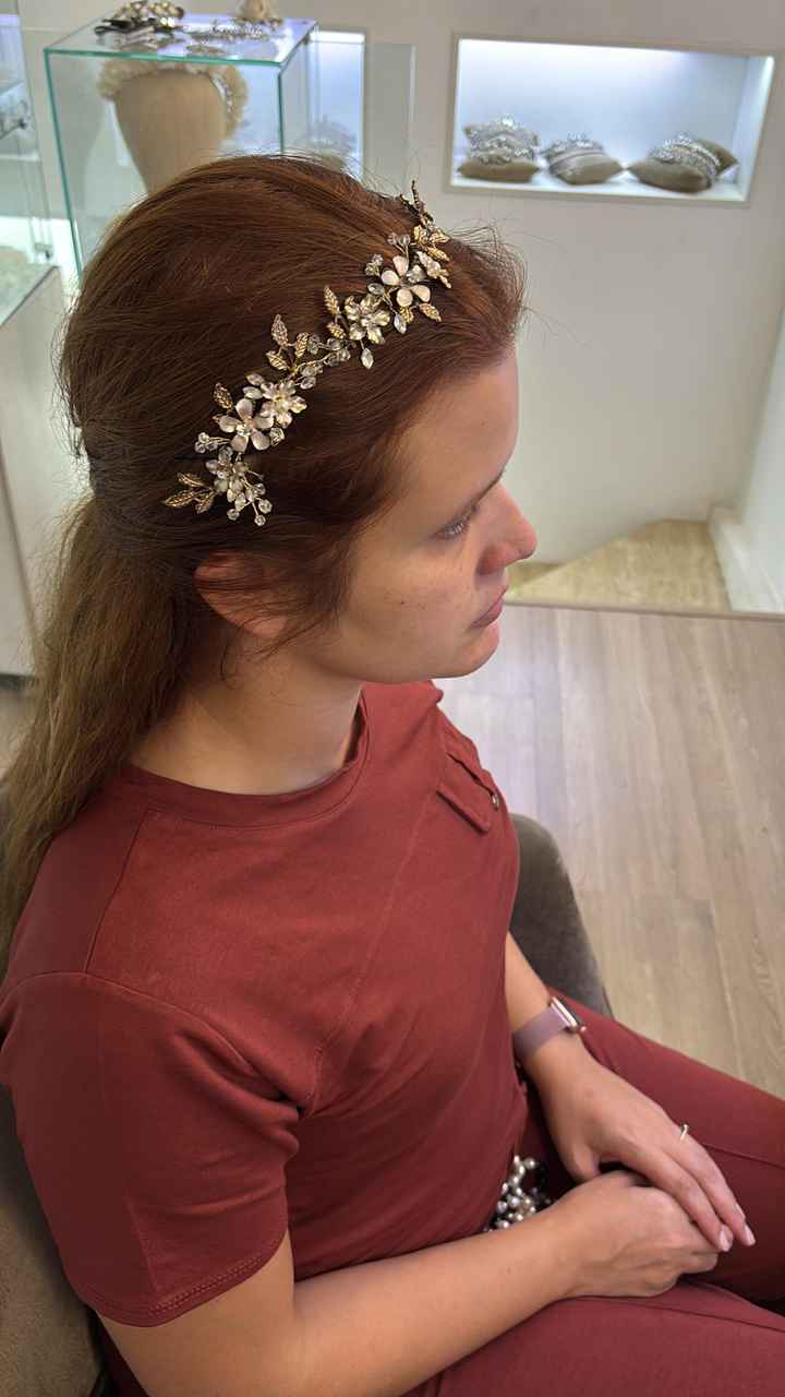 Tiara do Atelie Alessandra Cazzaro que alugarei para o casamento --- liiinda 