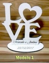 Comprei esse Love , é um item de decoração para casa , cai bem em um casamento, alem de romantico su