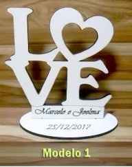 Comprei esse Love , é um item de decoração para casa , cai bem em um casamento, alem de romantico su