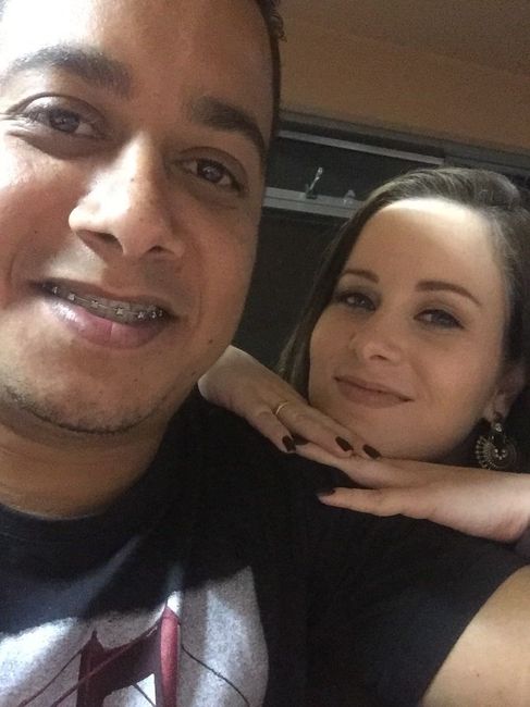 Foto atual. Depois de 9 anos e 9 meses. Juntando namoro e noivado. 