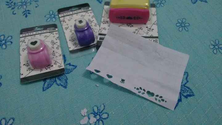 Detalhe para a papelaria, o maior é para a barra do convite, os menores para tags