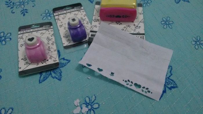 Detalhe para a papelaria, o maior é para a barra do convite, os menores para tags