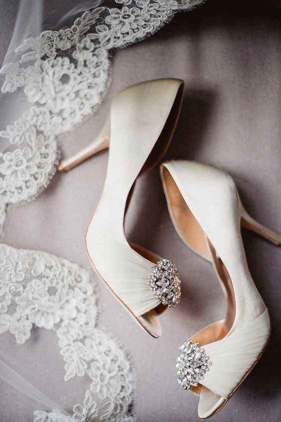 O sapato segundo a data do casamento - 5
