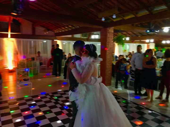 Ficar com o vestido de noiva na festa? - 1