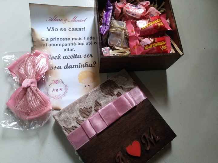 Caixa convite rústica para casal de padrinhos, mães e crianças - 2