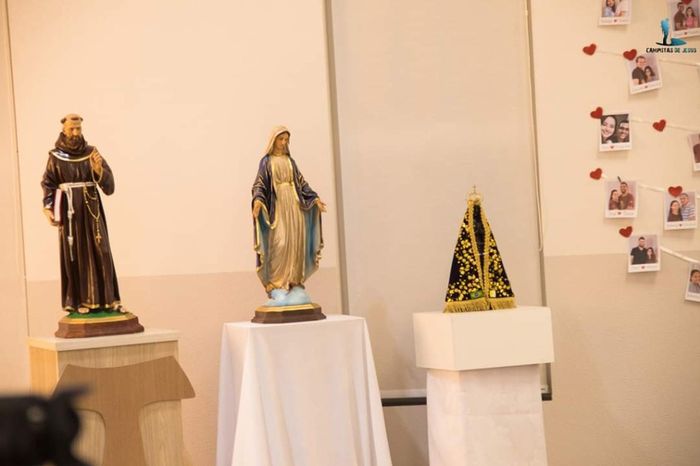 Jesus, Maria e José minha família vossa é. 