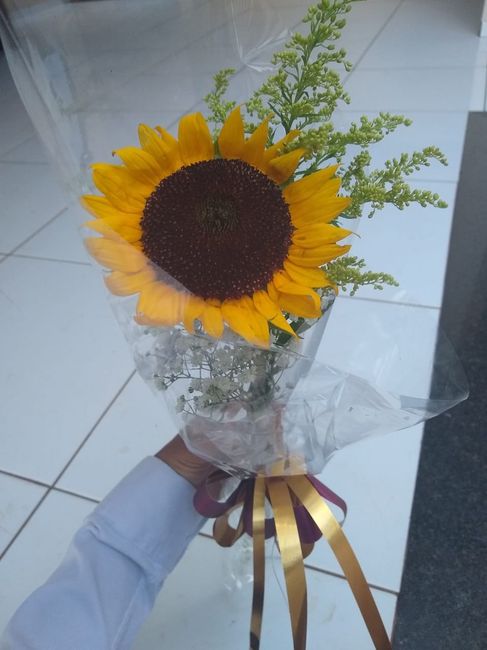 O mini girassol p colocar no cachepô. (esse ele me deu no dia da mulher ❤ ) 