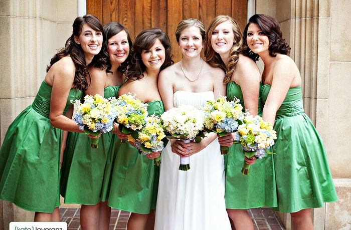 Qual cor para o vestido das madrinhas, com a decoração verde? - 1
