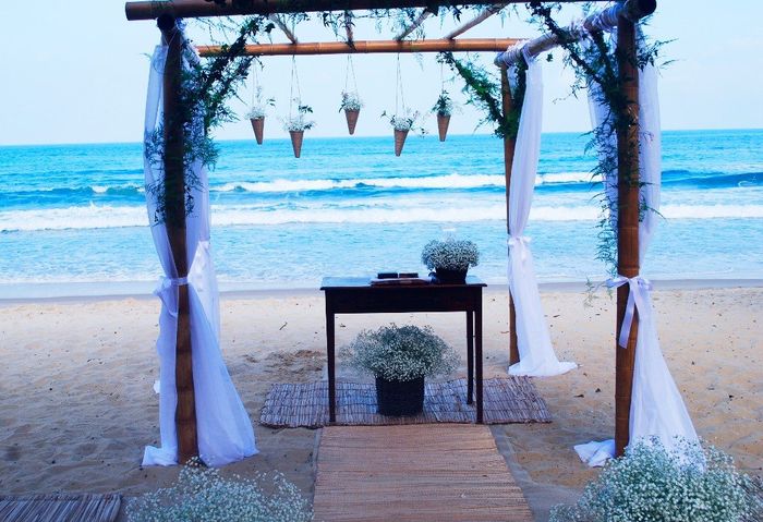 Ideia de pergolado para casamento na praia