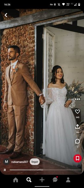 Se a gente fosse te dar de presente o vestido de noiva, qual você escolheria? 👗🤩 2