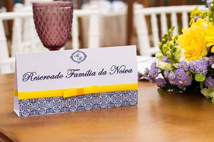 Elegante e alegre.