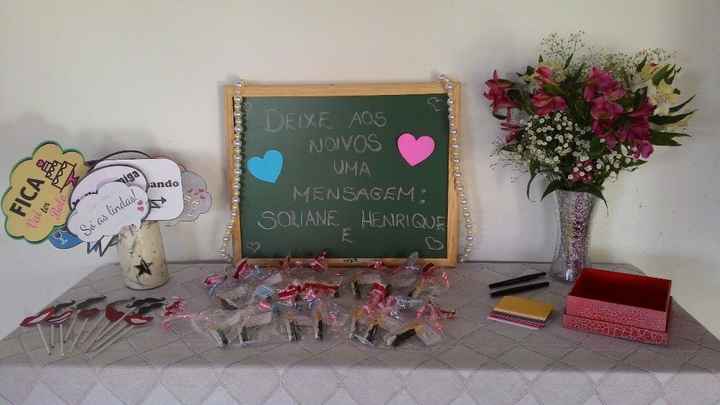 mesa de plaquinhas e recados aos noivos