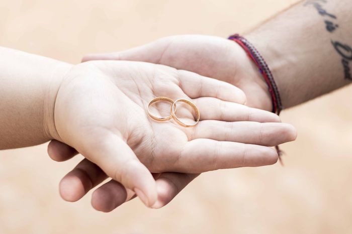 📸 Poste uma foto exibindo o seu anel de noivado ou aliança de casamento - 1