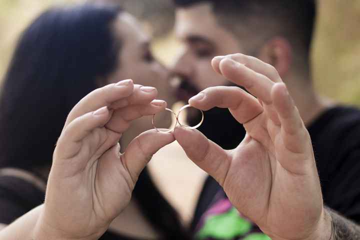 📸 Poste uma foto exibindo o seu anel de noivado ou aliança de casamento - 2