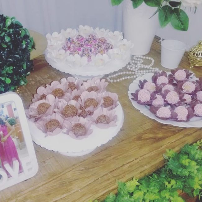 Esses doces foram todos feitos pela minha mãe e minha sogra
