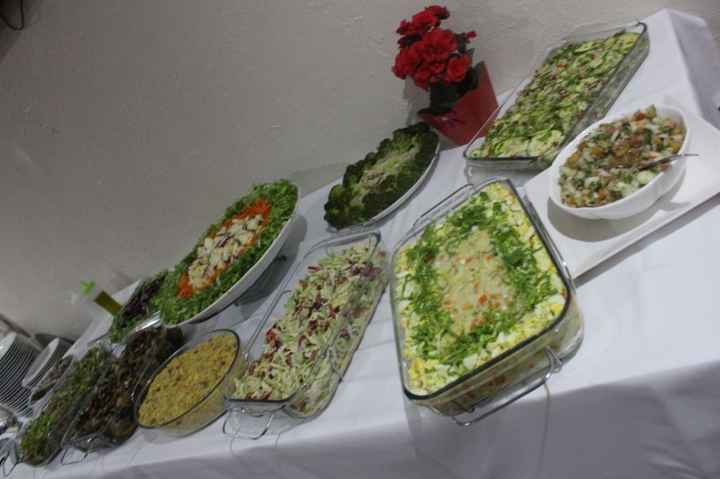 Como foi churrasco, fizemos uma mesa de saladas bem gostosa! 