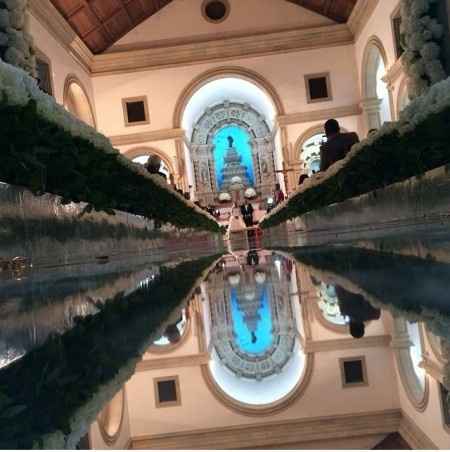 Chão espelhado da igreja