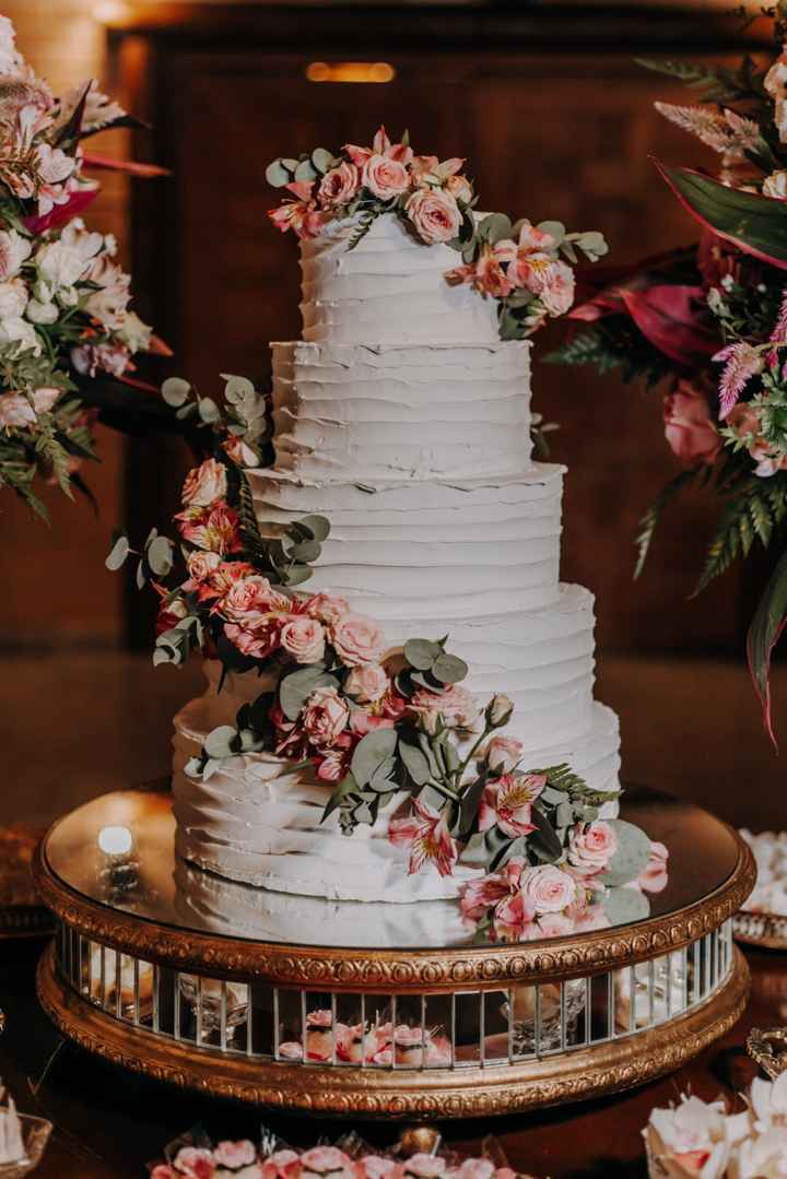 Hoje é dia de falar do BOLO DE CASAMENTO 🍰 - 1