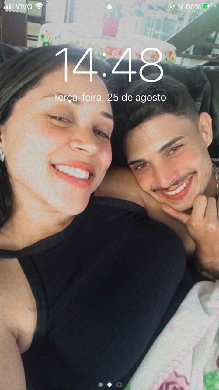 📸 Poste um print de tela do seu celular que tenha como fundo uma foto sua e do seu amor - 1