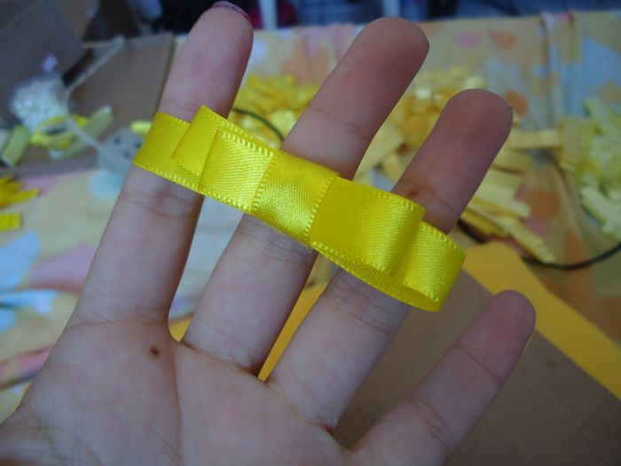 Juntar lacinho com a argola 15cm