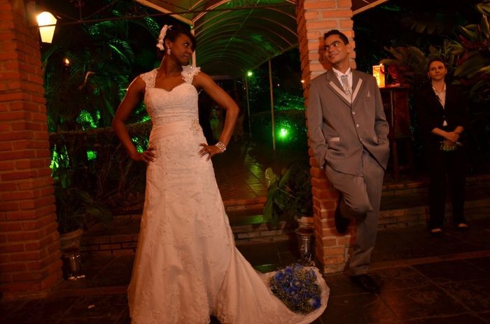 Nesta foto da pra ver melhor a parte de frente do vestido.