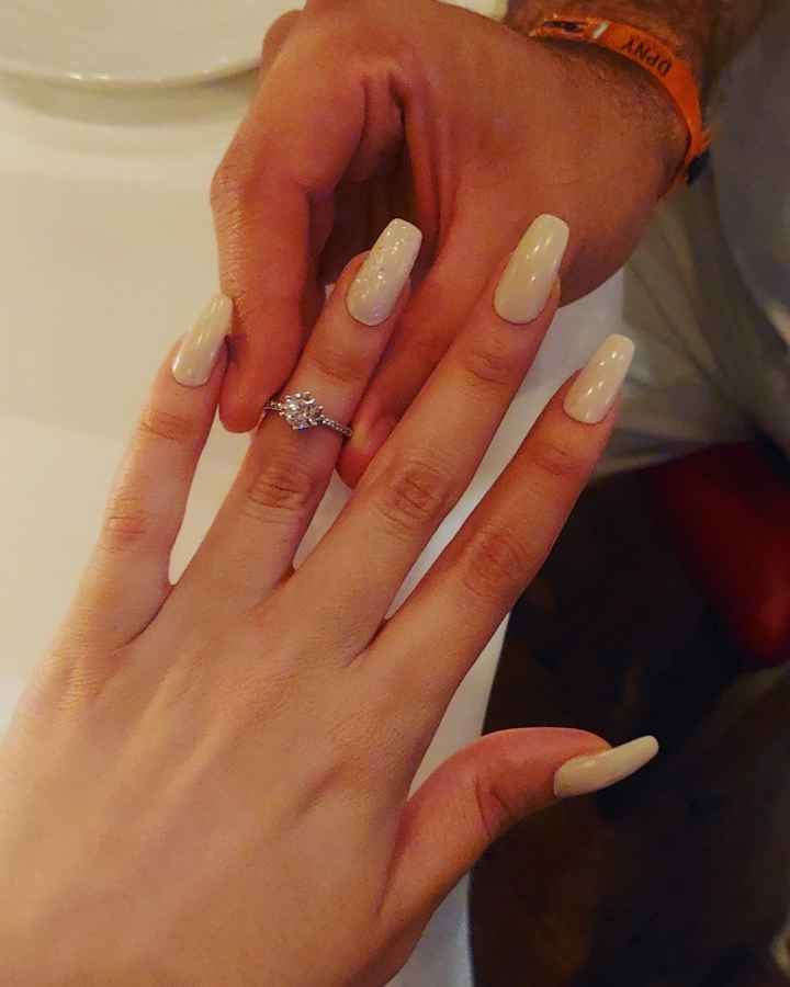 📸 Poste uma foto exibindo o seu anel de noivado ou aliança de casamento - 1