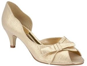 sapato dourado DeLira Noivas