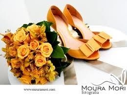 lindos sapatos amarelo