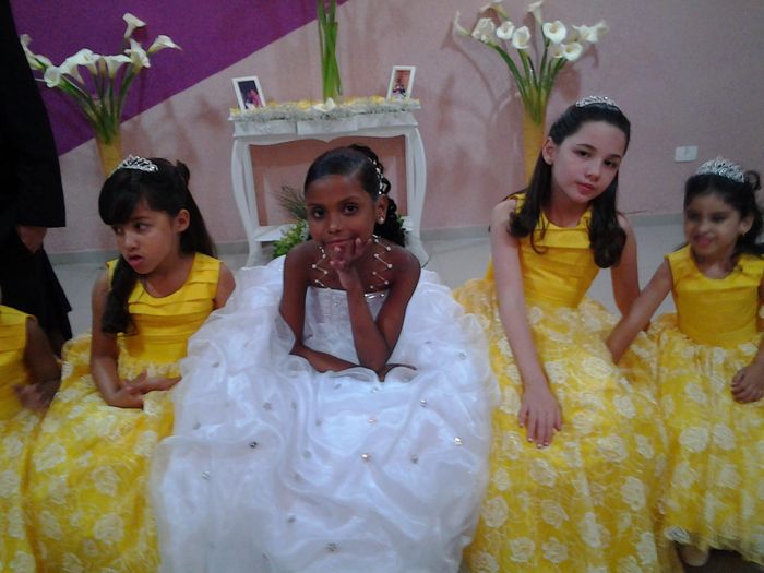 minha linda filha de branco e minha linda daminhas