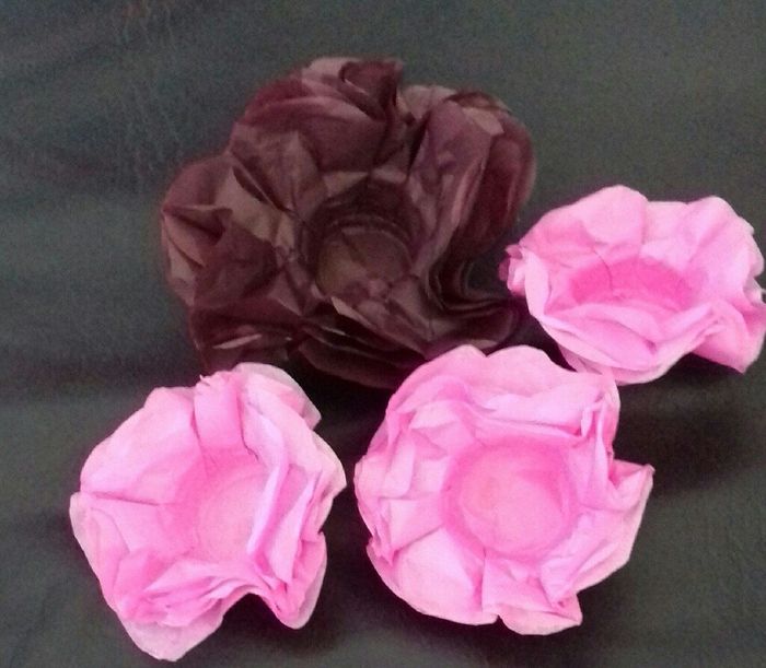 Dih forminhas de doce com folha de seda - 1