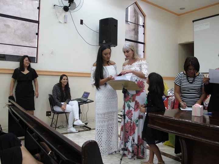 nessa foto da para ver o vestido