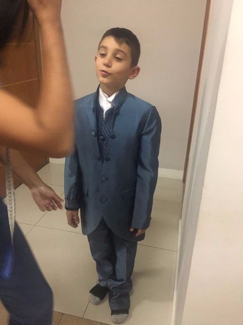 E agora, o pajem fofolindoooo idêntico ao noivo (em todos os sentidos, meninas... Todo mundo fala).