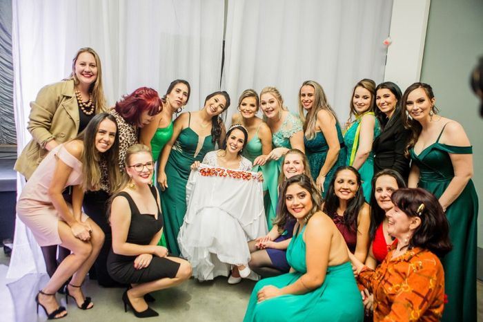 Brincadeira de casamento nome das amigas no vestido 1