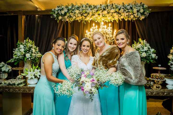 Damas de verde claro