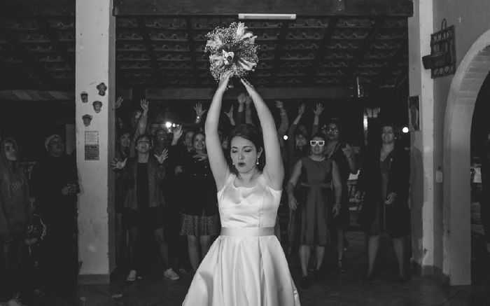  Jogando o buquê - casamento punk-vintage-moderno - 2