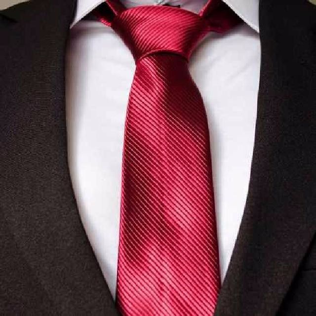 a do meu noivo será terno preto,camisa branca e gravata marsala